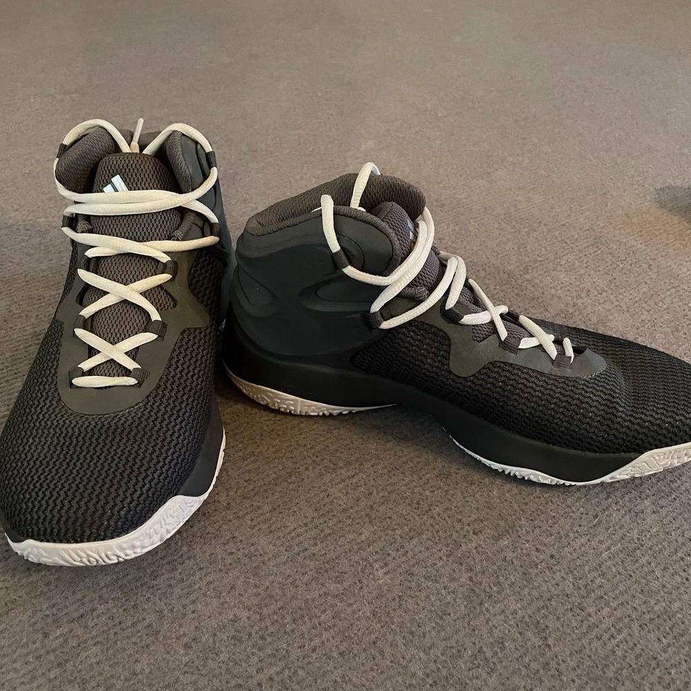 Adidas basketball shoes kids/men’s 6.5